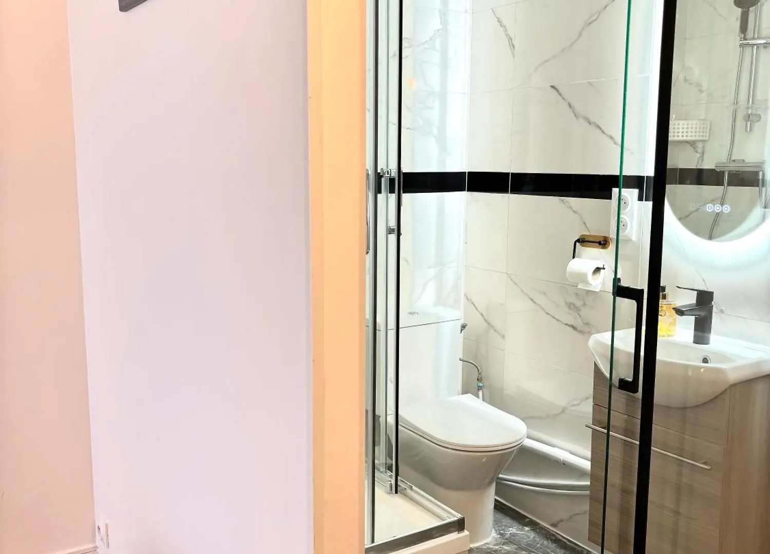Chambre Lucas Salle De Bain Privative Paris Fransa