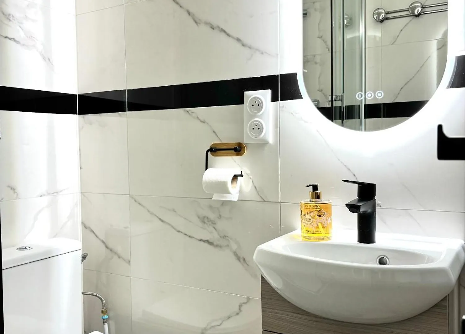 Chambre Lucas Salle De Bain Privative Párizs Homestay szállás